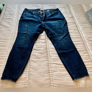 Good American good legs skinny jeans, distressed hem, size 24